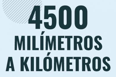 Profesor en pizarra explicando cuanto es 4500 milimetros en kilometros o como pasar de 4500 mm a km