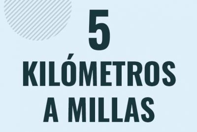 Profesor en pizarra explicando cuanto es 5 kilometros en millas o como pasar de 5 km a mi