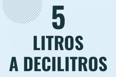 Profesor en pizarra explicando cuanto es 5 litros en decilitros o como pasar de 5 l a dl