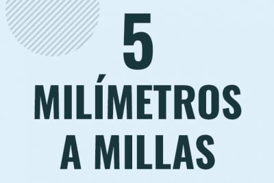 Profesor en pizarra explicando cuanto es 5 milimetros en millas o como pasar de 5 mm a mi
