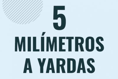 Profesor en pizarra explicando cuanto es 5 milimetros en yardas o como pasar de 5 mm a yd
