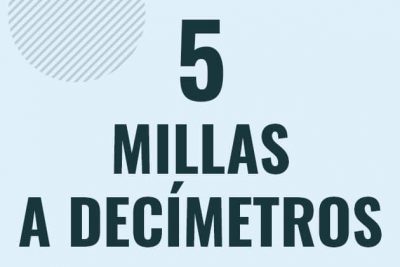 Profesor en pizarra explicando cuanto es 5 millas en decimetros o como pasar de 5 mi a dm