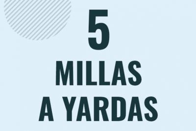 Profesor en pizarra explicando cuanto es 5 millas en yardas o como pasar de 5 mi a yd