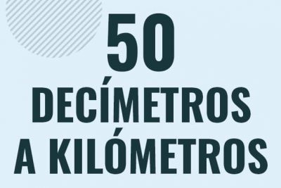 Profesor en pizarra explicando cuanto es 50 decimetros en kilometros o como pasar de 50 dm a km