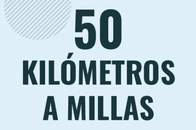 Profesor en pizarra explicando cuanto es 50 kilometros en millas o como pasar de 50 km a mi