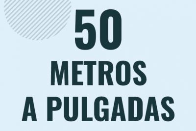 Profesor en pizarra explicando cuanto es 50 metros en pulgadas o como pasar de 50 m a in