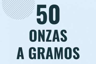 Profesor en pizarra explicando cuanto es 50 onzas en gramos o como pasar de 50 oz a g