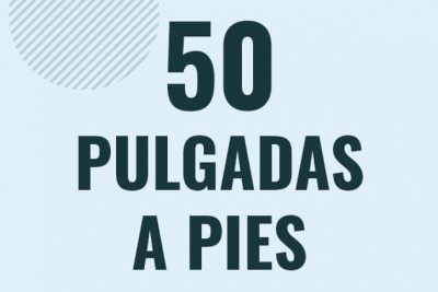 Profesor en pizarra explicando cuanto es 50 pulgadas en pies o como pasar de 50 in a ft