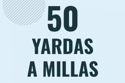 Profesor en pizarra explicando cuanto es 50 yardas en millas o como pasar de 50 yd a mi