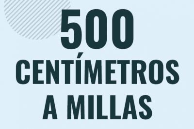 Profesor en pizarra explicando cuanto es 500 centimetros en millas o como pasar de 500 cm a mi
