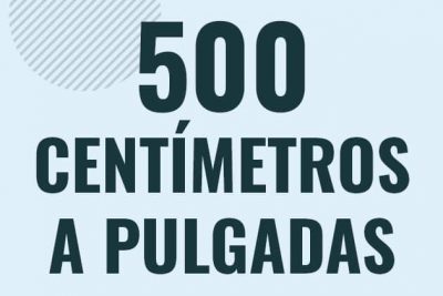 Profesor en pizarra explicando cuanto es 500 centimetros en pulgadas o como pasar de 500 cm a in