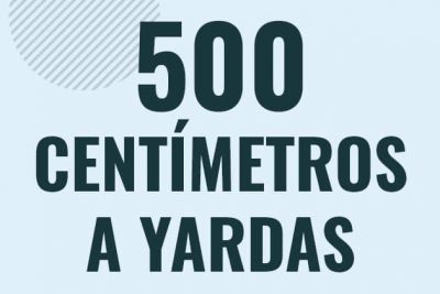 Profesor en pizarra explicando cuanto es 500 centimetros en yardas o como pasar de 500 cm a yd