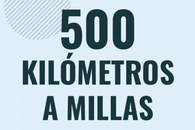 Profesor en pizarra explicando cuanto es 500 kilometros en millas o como pasar de 500 km a mi