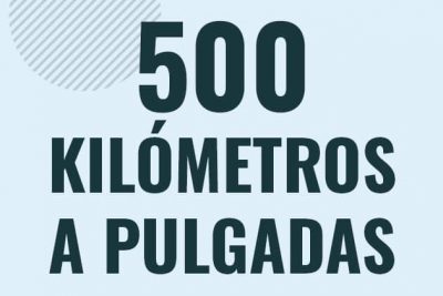 Profesor en pizarra explicando cuanto es 500 kilometros en pulgadas o como pasar de 500 km a in