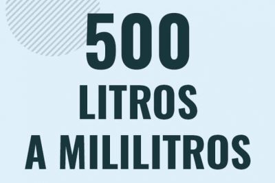 Profesor en pizarra explicando cuanto es 500 litros en mililitros o como pasar de 500 l a ml