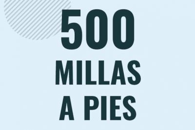 Profesor en pizarra explicando cuanto es 500 millas en pies o como pasar de 500 mi a ft