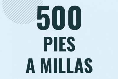 Profesor en pizarra explicando cuanto es 500 pies en millas o como pasar de 500 ft a mi