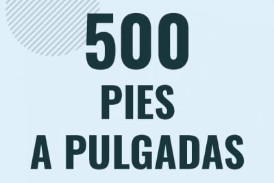 Profesor en pizarra explicando cuanto es 500 pies en pulgadas o como pasar de 500 ft a in