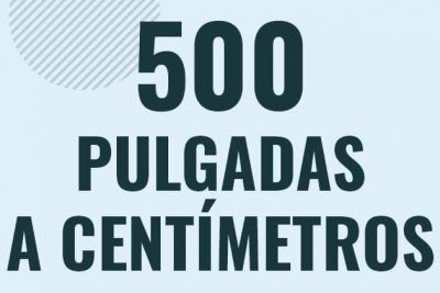 Profesor en pizarra explicando cuanto es 500 pulgadas en centimetros o como pasar de 500 in a cm