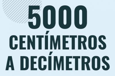 Profesor en pizarra explicando cuanto es 5000 centimetros en decimetros o como pasar de 5000 cm a dm