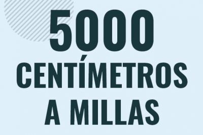 Profesor en pizarra explicando cuanto es 5000 centimetros en millas o como pasar de 5000 cm a mi