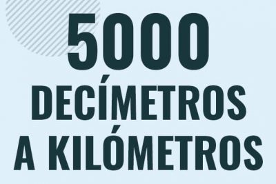 Profesor en pizarra explicando cuanto es 5000 decimetros en kilometros o como pasar de 5000 dm a km