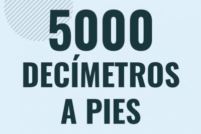Profesor en pizarra explicando cuanto es 5000 decimetros en pies o como pasar de 5000 dm a ft