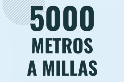 Profesor en pizarra explicando cuanto es 5000 metros en millas o como pasar de 5000 m a mi