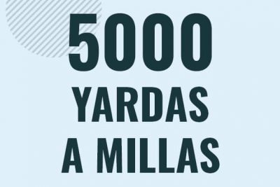 Profesor en pizarra explicando cuanto es 5000 yardas en millas o como pasar de 5000 yd a mi