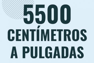 Profesor en pizarra explicando cuanto es 5500 centimetros en pulgadas o como pasar de 5500 cm a in