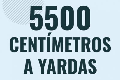 Profesor en pizarra explicando cuanto es 5500 centimetros en yardas o como pasar de 5500 cm a yd