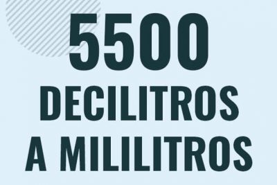 Profesor en pizarra explicando cuanto es 5500 decilitros en mililitros o como pasar de 5500 dl a ml