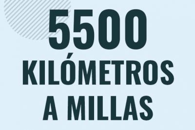 Profesor en pizarra explicando cuanto es 5500 kilometros en millas o como pasar de 5500 km a mi