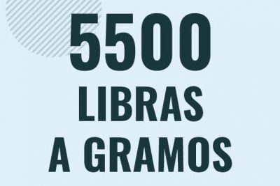 Profesor en pizarra explicando cuanto es 5500 libras en gramos o como pasar de 5500 lb a g