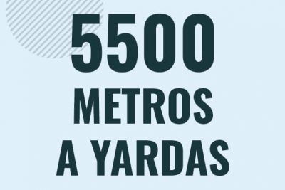 Profesor en pizarra explicando cuanto es 5500 metros en yardas o como pasar de 5500 m a yd