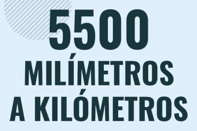 Profesor en pizarra explicando cuanto es 5500 milimetros en kilometros o como pasar de 5500 mm a km
