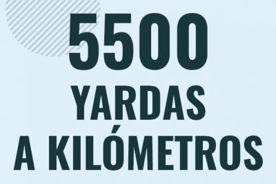 Profesor en pizarra explicando cuanto es 5500 yardas en kilometros o como pasar de 5500 yd a km