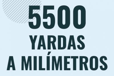 Profesor en pizarra explicando cuanto es 5500 yardas en milimetros o como pasar de 5500 yd a mm
