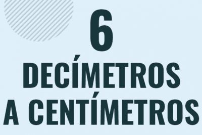 Profesor en pizarra explicando cuanto es 6 decimetros en centimetros o como pasar de 6 dm a cm