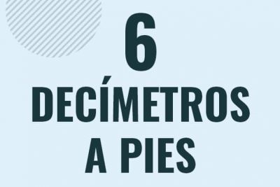Profesor en pizarra explicando cuanto es 6 decimetros en pies o como pasar de 6 dm a ft
