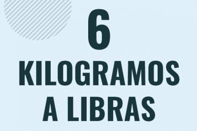 Profesor en pizarra explicando cuanto es 6 kilogramos en libras o como pasar de 6 kg a lb