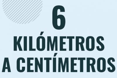 Profesor en pizarra explicando cuanto es 6 kilometros en centimetros o como pasar de 6 km a cm