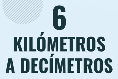 Profesor en pizarra explicando cuanto es 6 kilometros en decimetros o como pasar de 6 km a dm