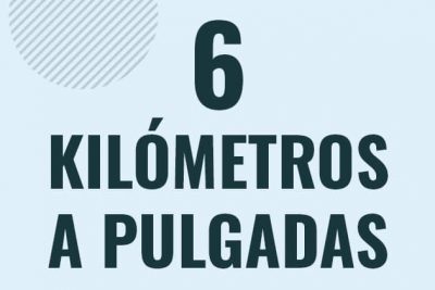 Profesor en pizarra explicando cuanto es 6 kilometros en pulgadas o como pasar de 6 km a in