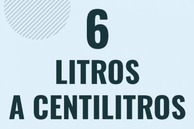 Profesor en pizarra explicando cuanto es 6 litros en centilitros o como pasar de 6 l a cl