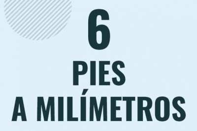Profesor en pizarra explicando cuanto es 6 pies en milimetros o como pasar de 6 ft a mm
