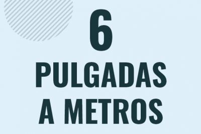 Profesor en pizarra explicando cuanto es 6 pulgadas en metros o como pasar de 6 in a m