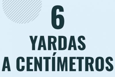 Profesor en pizarra explicando cuanto es 6 yardas en centimetros o como pasar de 6 yd a cm