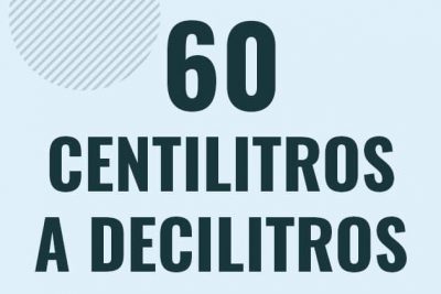 Profesor en pizarra explicando cuanto es 60 centilitros en decilitros o como pasar de 60 cl a dl