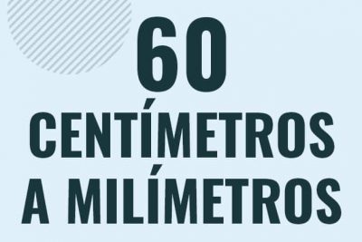 Profesor en pizarra explicando cuanto es 60 centimetros en milimetros o como pasar de 60 cm a mm